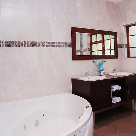 Queen Manor Boutique Guest House Graaff Reinet Exterior photo