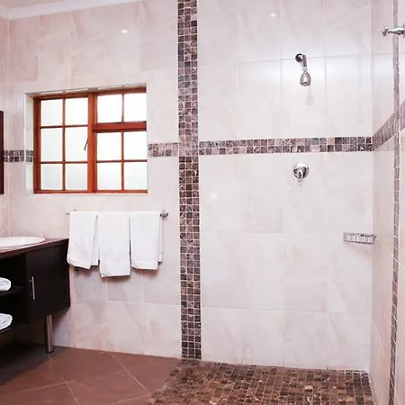 Queen Manor Boutique Guest House Graaff Reinet Exterior photo